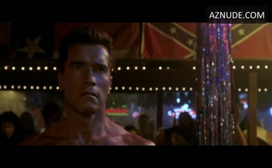 ARNOLD SCHWARZENEGGER in Terminator 3: Rise Of The Machines