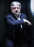 SIMON RUSSELL BEALE