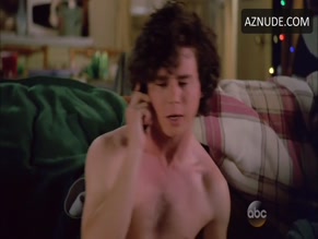 CHARLIE MCDERMOTT in THE MIDDLE(2009)