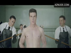 FINN WITTROCK NUDE/SEXY SCENE IN RATCHED