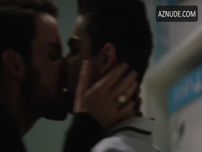 JACK FALAHEE NUDE/SEXY SCENE IN HOW TO GET AWAY WITH MURDER