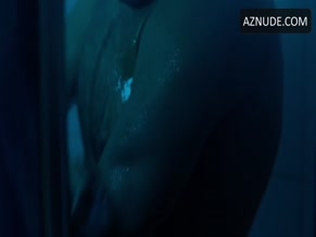 JULIAN MORRIS NUDE/SEXY SCENE IN MAN IN AN ORANGE SHIRT