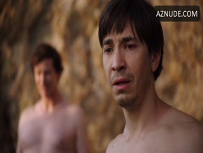 JUSTIN LONG in DO YOU WANT TO SEE A DEAD BODY? (2017 - )