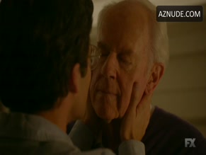 MIKE FARRELL in AMERICAN CRIME STORY (2016)