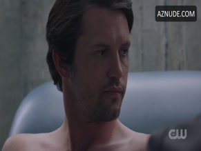 NATHAN PARSONS NUDE/SEXY SCENE IN ROSWELL, NEW MEXICO