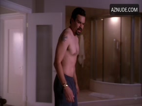 RICARDO ANTONIO CHAVIRA NUDE/SEXY SCENE IN DESPERATE HOUSEWIVES