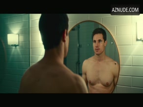 ROBBIE AMELL NUDE/SEXY SCENE IN SIMULANT