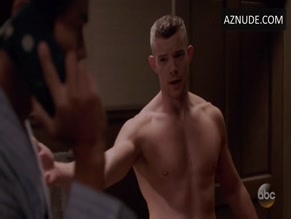 RUSSELL TOVEY in QUANTICO(2015)