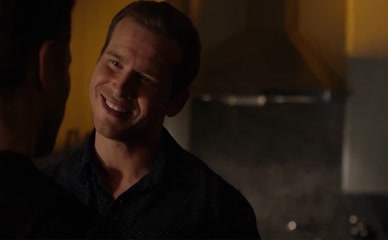 OLIVER STARK,LOU FERRIGNO JR. NUDE/SEXY SCENE IN 9-1-1