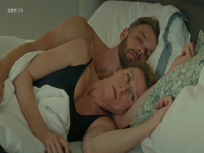 WANJA MUES NUDE/SEXY SCENE IN TAGE, DIE ES NICHT GAB