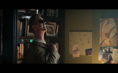 BOYD HOLBROOK,BEN WIGGINS NUDE/SEXY SCENE IN THE SANDMAN