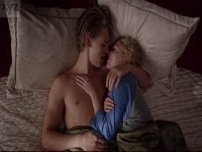 AUSTIN BUTLER NUDE/SEXY SCENE IN THE CARRIE DIARIES