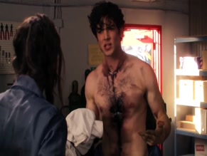 ETHAN PECK NUDE/SEXY SCENE IN 10 THINGS I HATE ABOUT YOU