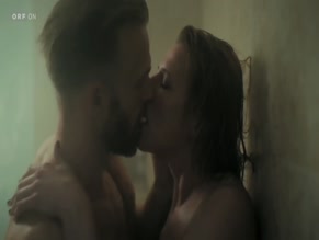 TOBIAS RESCH NUDE/SEXY SCENE IN TAGE, DIE ES NICHT GAB