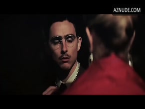 TIMOTHEE CHALAMET NUDE/SEXY SCENE IN MARTY SUPREME