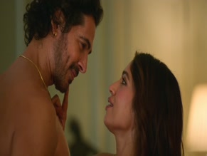UNKNOWN NUDE/SEXY SCENE IN THE ROYALS
