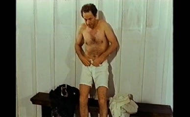 CARLOS VEREZA NUDE/SEXY SCENE IN MEMORIAS DO CARCERE