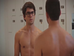 THIAGO MARTINS NUDE/SEXY SCENE IN FAMILIA E TUDO