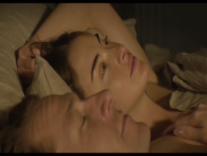 LUKE BRACEY in THE TRAVELLERS