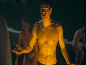 ALEX MOLA in OASIS (2026)
