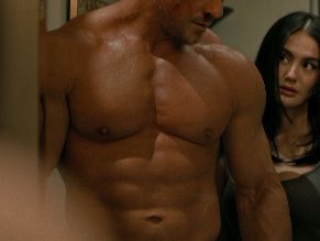  alt="Alan Ritchson Sexy in Reacher"