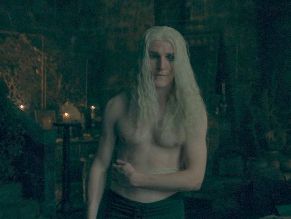  alt="Ewan Mitchell Sexy in House Of The Dragon"
