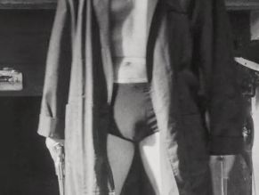  alt="Oscar Isaac Sexy in In The Hand Of Dante"