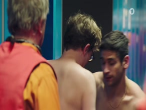 JORN HENTSCHEL in DIE DREI VON DER MULLABFUHR (2019)