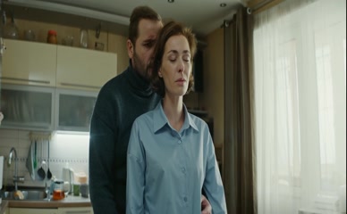 MAKSIM STOYANOV NUDE/SEXY SCENE IN KAK PRIRUCHIT LISU