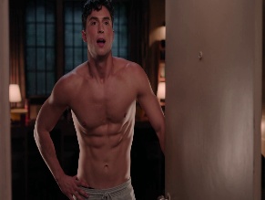 BENITO SKINNER NUDE/SEXY SCENE IN OVERCOMPENSATING