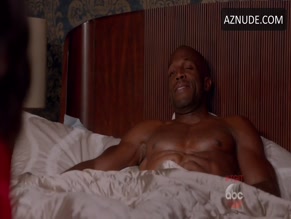 BILLY BROWN NUDE/SEXY SCENE IN HOW TO GET AWAY WITH MURDER
