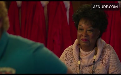 BRETT KELLY NUDE/SEXY SCENE IN BAD SANTA 2