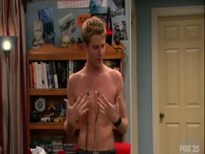 JAKE MCDORMAN NUDE/SEXY SCENE IN QUINTUPLETS