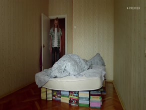 MAXIM VAZHOV NUDE/SEXY SCENE IN UCHILKI V ZAKONE