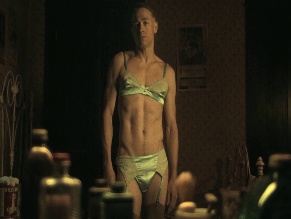 CHARLIE HUNNAM NUDE/SEXY SCENE IN DAHMER - MONSTER: THE JEFFREY DAHMER STORY