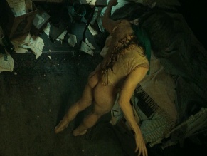 CHARLIE HUNNAM NUDE/SEXY SCENE IN DAHMER - MONSTER: THE JEFFREY DAHMER STORY