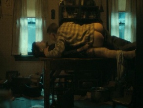 CHARLIE HUNNAM NUDE/SEXY SCENE IN DAHMER - MONSTER: THE JEFFREY DAHMER STORY