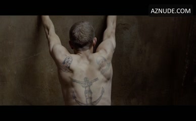 CHARLIE HUNNAM in Papillon