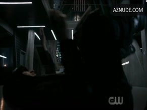 CHRIS WOOD NUDE/SEXY SCENE IN SUPERGIRL