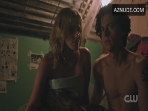 COLE SPROUSE NUDE/SEXY SCENE IN RIVERDALE