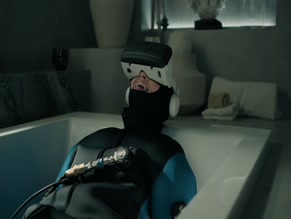 ROBBIE AMELL NUDE/SEXY SCENE IN UPLOAD