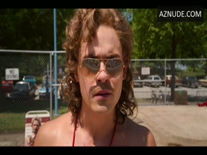 DACRE MONTGOMERY in STRANGER THINGS (2016)