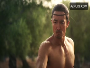 DANIEL HENNEY NUDE/SEXY SCENE IN THE WHEEL OF TIME