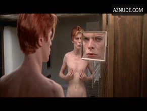 DAVID BOWIE NUDE/SEXY SCENE IN THE MAN WHO FELL TO EARTH