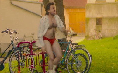 DIMITRIJ SCHAAD NUDE/SEXY SCENE IN CRAP HAPPENS