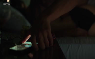 PAVEL PRILUCHNYY NUDE/SEXY SCENE IN VINOGRAD