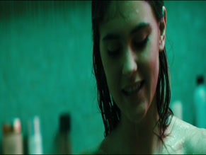 JANNIS NIEWOHNER NUDE/SEXY SCENE IN ASPHALTGORILLAS