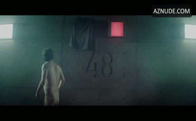 IVAN MASSAGUE NUDE/SEXY SCENE IN THE PLATFORM