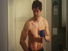 JONAH HAUER-KING NUDE/SEXY SCENE IN THE THREESOME