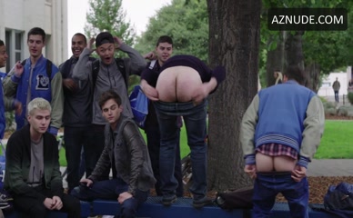 JUSTIN PRENTICE NUDE/SEXY SCENE IN 13 REASONS WHY